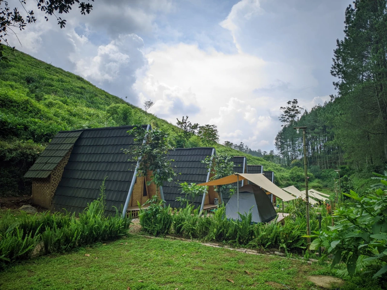 Kancah Nangkub - Pemandangan Kabin di Siang Hari